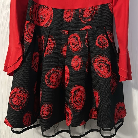 Red Off-shoulder dress with ruffle sleeves - Picture 3 of 6